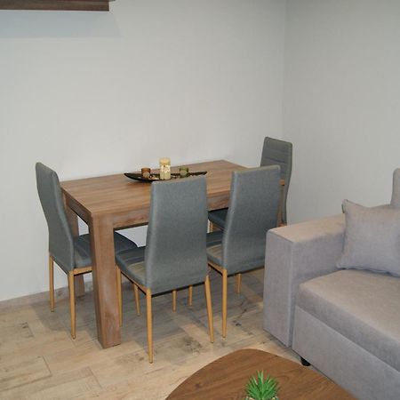 City Room Волос Екстериор снимка