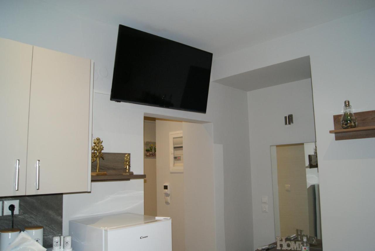 City Room Волос Екстериор снимка