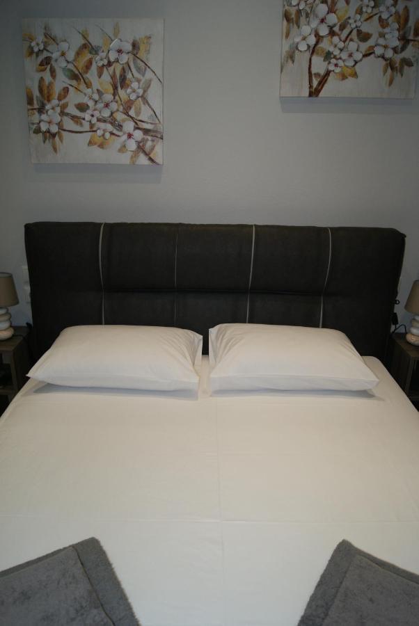 City Room Волос Екстериор снимка