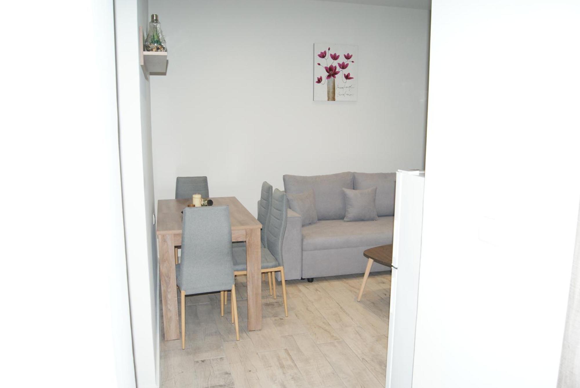 City Room Волос Екстериор снимка